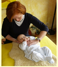 Osteopathische Behandlung bei einem Baby